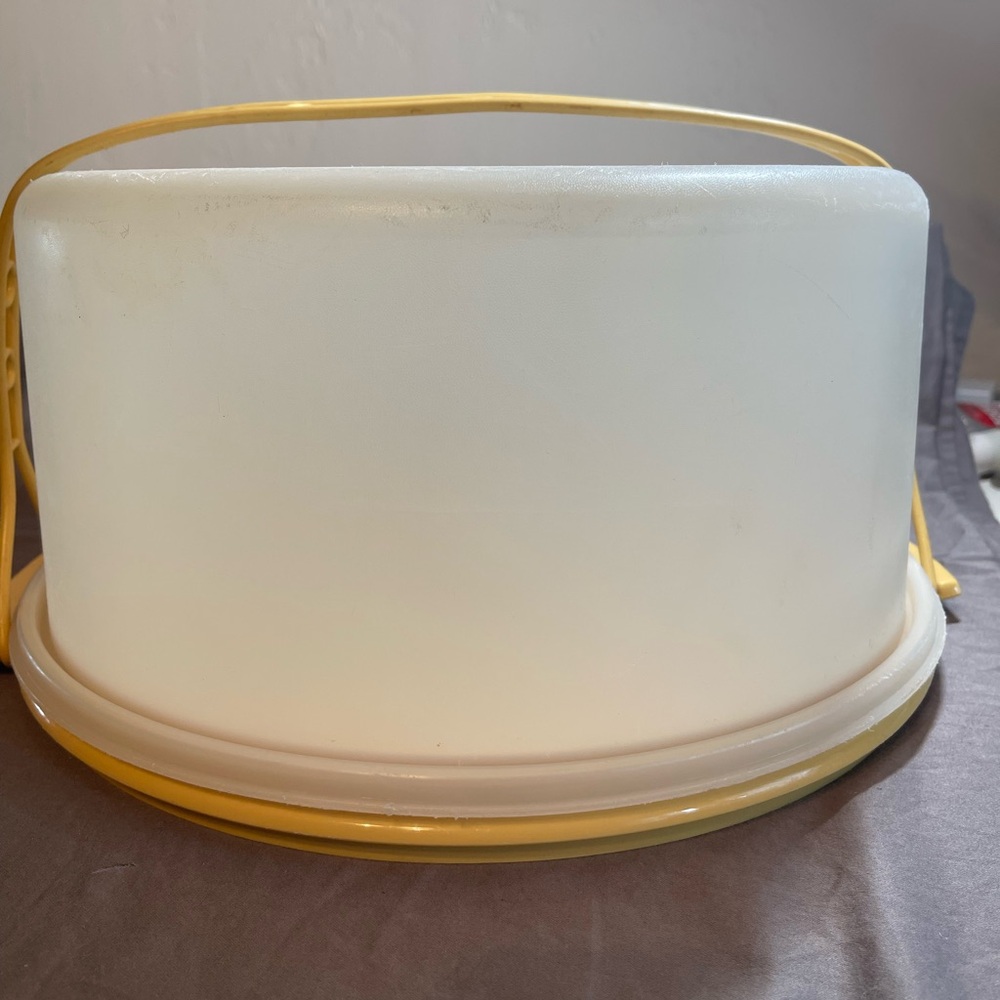 Vintage 12” Tupperware Harvest Gold Cake Taker Keeper W/ Lid, Tray & Handle
